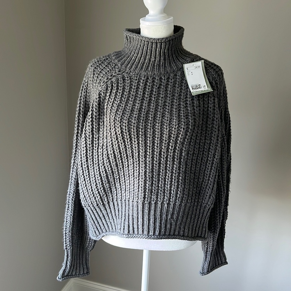 NWT H&M Chunky Turtleneck Sweater Size M